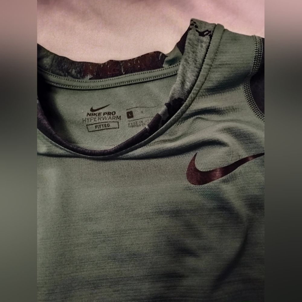Nike Pro Hyperwarm Technology Fitted Size L Shirt Sleeve Shirt Olive